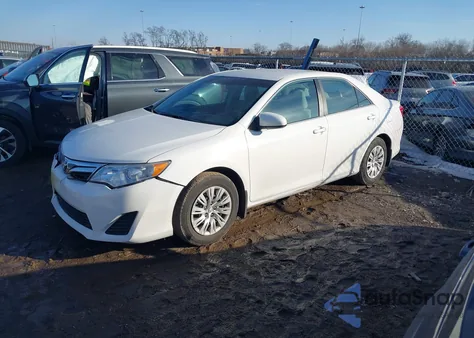 2014 Toyota Camry Le z USA, uszkodzony, nr VIN 4T4BF1FK4ER348407